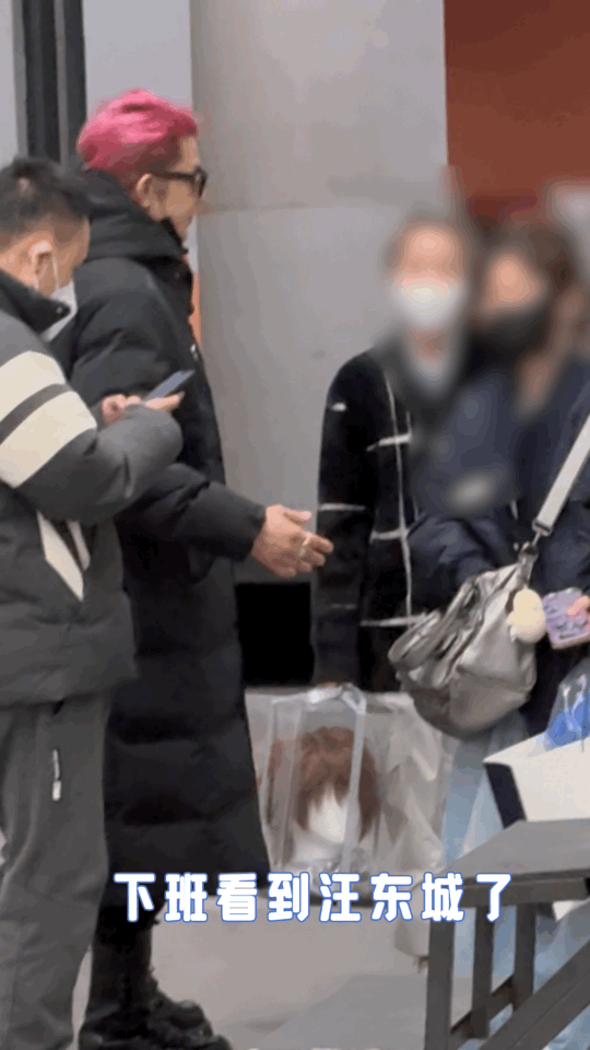 汪东城44岁的身体20岁的脸时间是不是把汪东城给忘了？！我小学在电视上看到他长