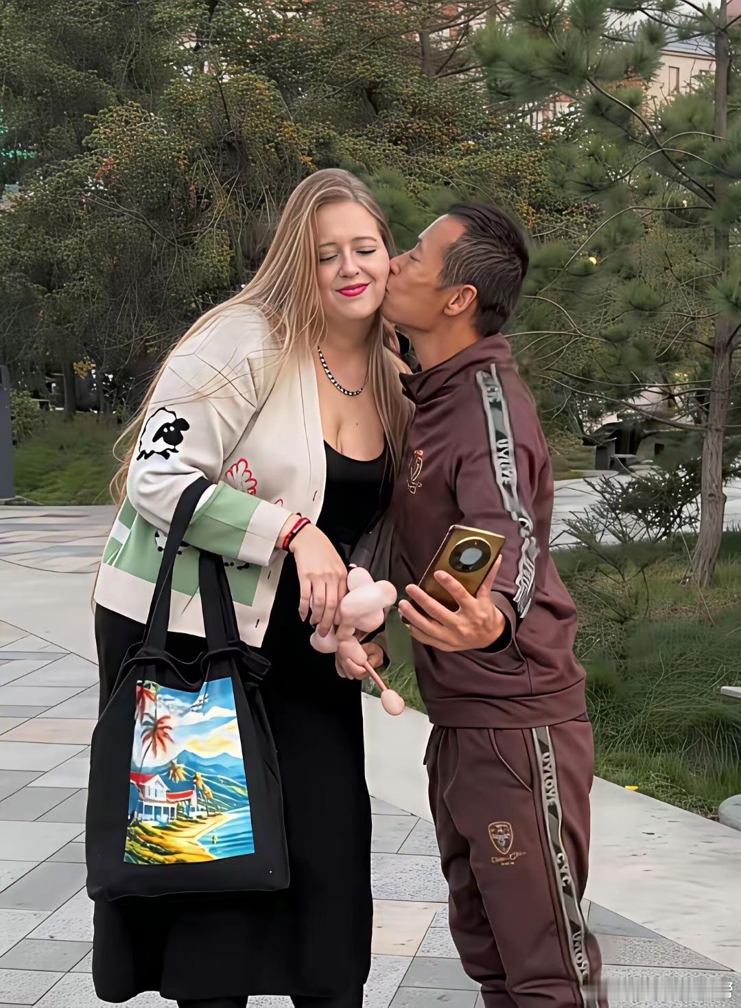 43岁河北男子，成功求婚体重200斤，身高一米九的俄罗斯妇女！​​​