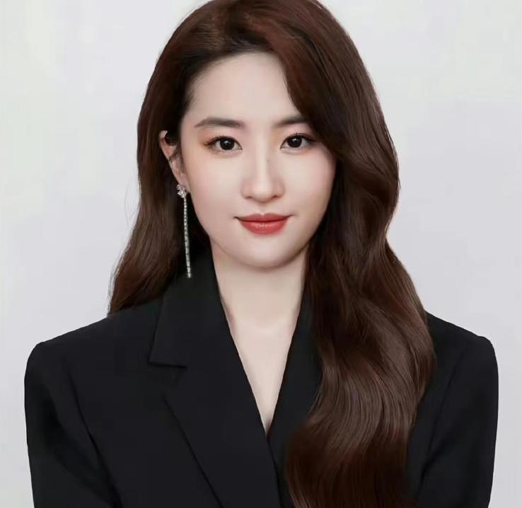 都说娱乐圈的友情经不起看，但刘亦菲和黄晓明这对，简直是把电视剧里的情义演到了现实