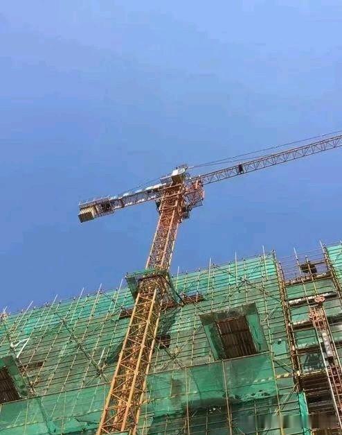 同事花300多万买“四代住宅”还摇号抢，我一句话让他沉默了……同事最近在三阳