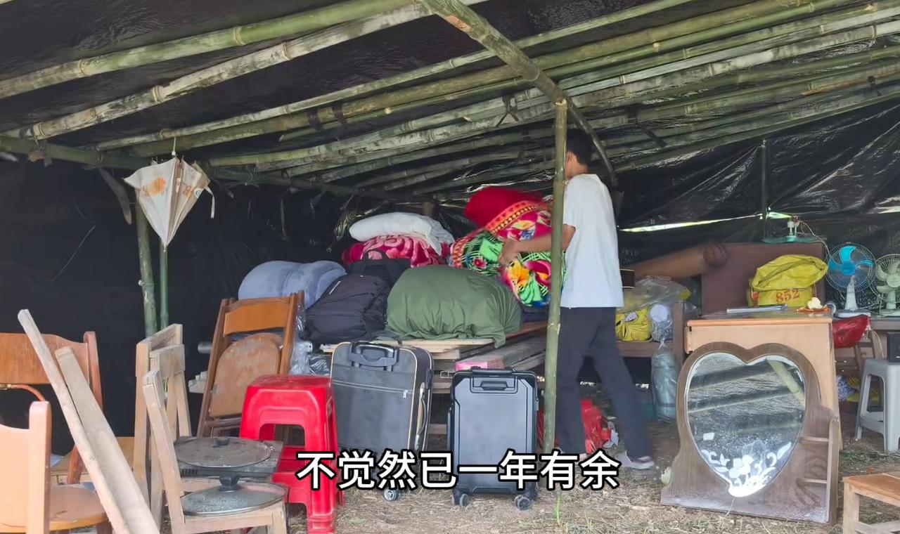 唐尚珺今年要将家里的老房子推倒，重建新房子了。他自己赚钱上大学，大学期间凭自