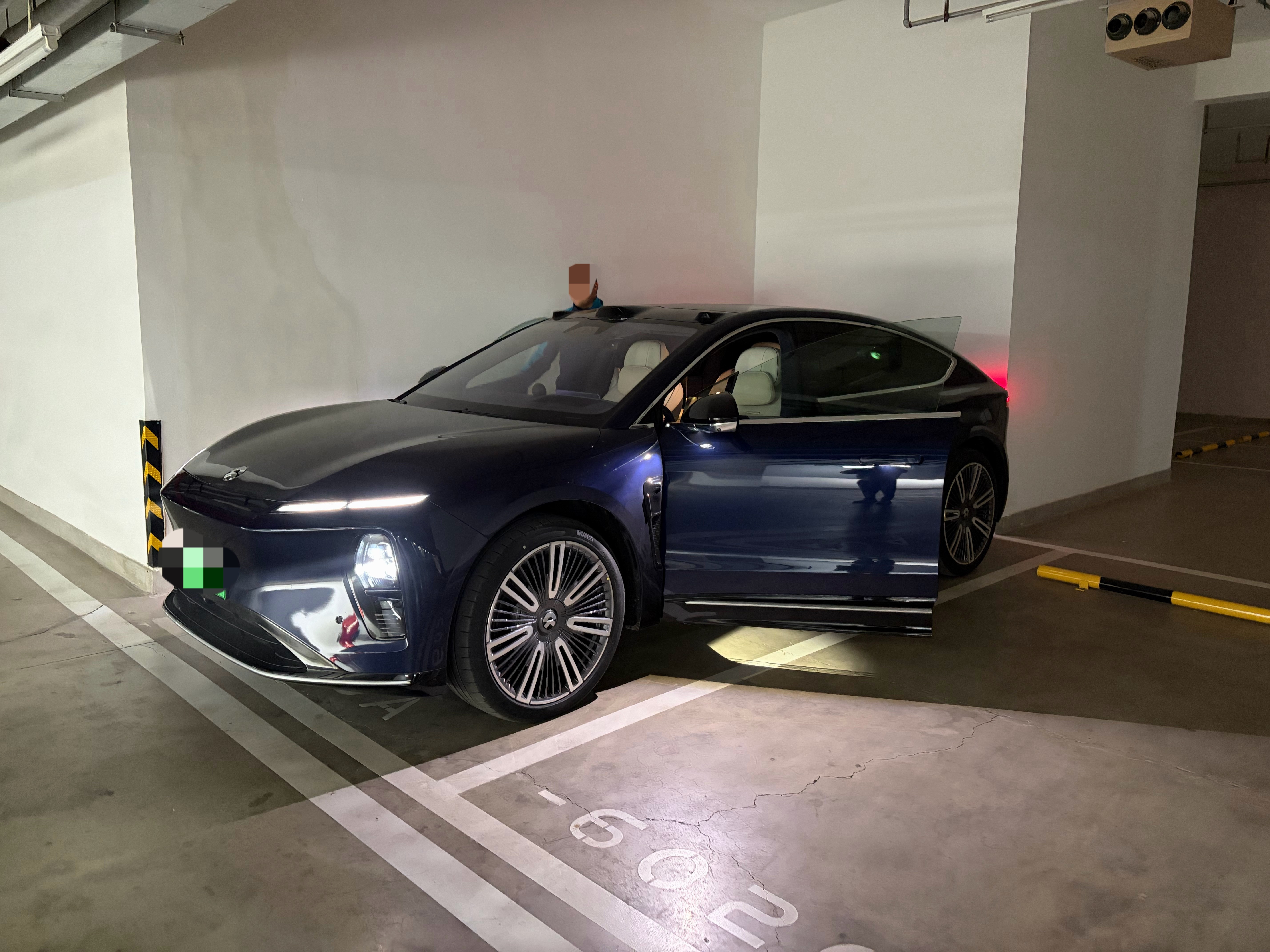 ET9修好回来了蔚来一键维保的效率不错[点赞]检查以后发现不只是左