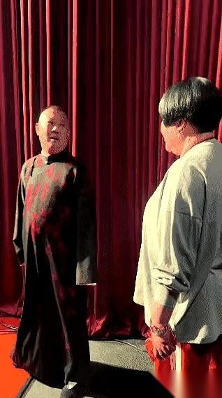 终于琢磨明白了，为啥老郭台上总砸挂于谦的媳妇儿，却绝口不提自己家那位。你以为是