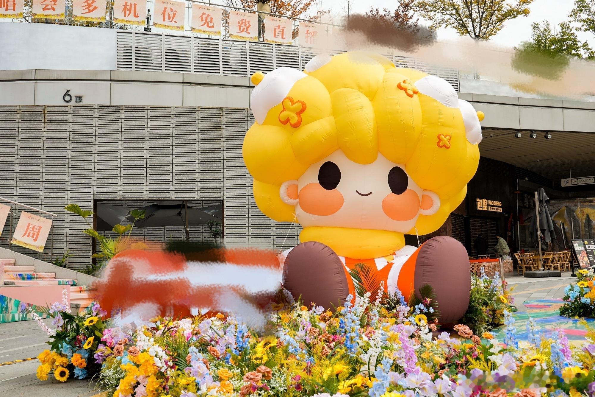 贵阳这次真是把时代少年团放在心尖上，演唱会一开，全城都成了应援现场，大屏和玩偶随