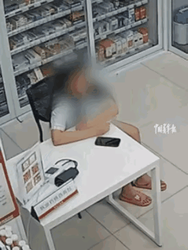 太厉害了！近日，浙江杭州一药师正在药店坐着，突然来了一位女生，她描述完病情等药师