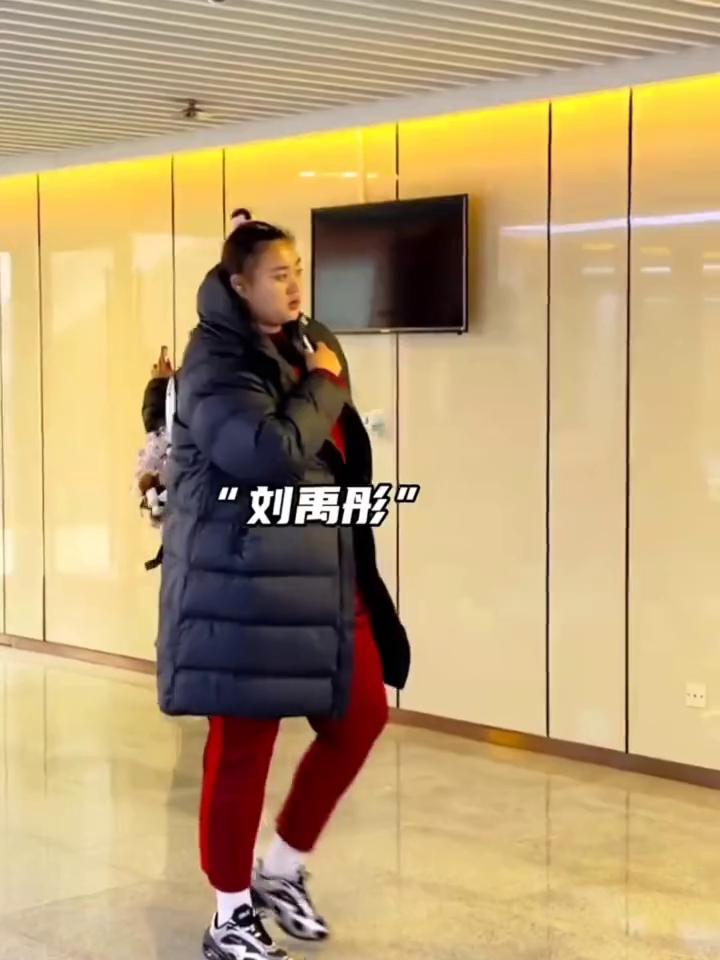 内线韩旭、李月汝、刘禹彤、张子宇，韩旭、小宝全部归队。期待中国女篮内线韩旭、刘