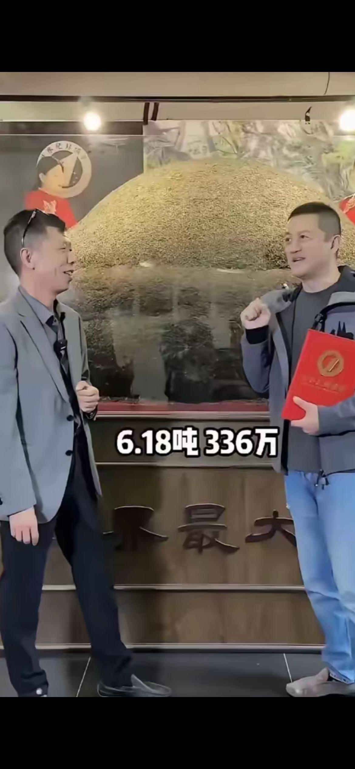 【李亚鹏直播卖6.18吨世界最大沱茶，网友：这得传家啊！】🍵李亚鹏直播不卖零食