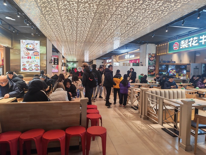 元旦客流销量同比均超100%, 地铁带火了沿线商业丨大鱼财经