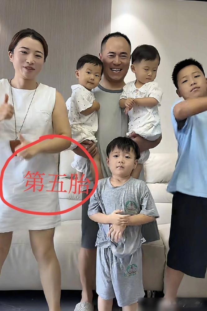 全网痛骂网红怀五胎卖惨？醒醒，你连被谁耍了都不知道。最近都在扒网红小韩，说她