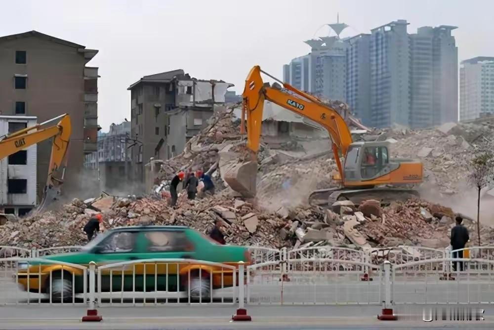 20年以上的老旧小区要改造了！为啥是20年？也就是05年以前建成的房子，国家要