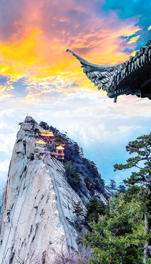 来陕西旅游必须打卡的十座名山：1.华山，五岳之一，天下最险之山；2.太白山，