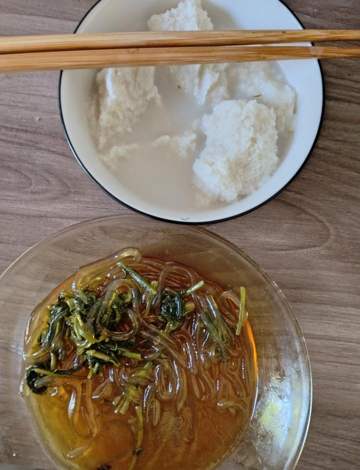 为了自己的健康，不要再这样做，很多老人都做错了早上一睁眼，啥也不吃，空腹做家