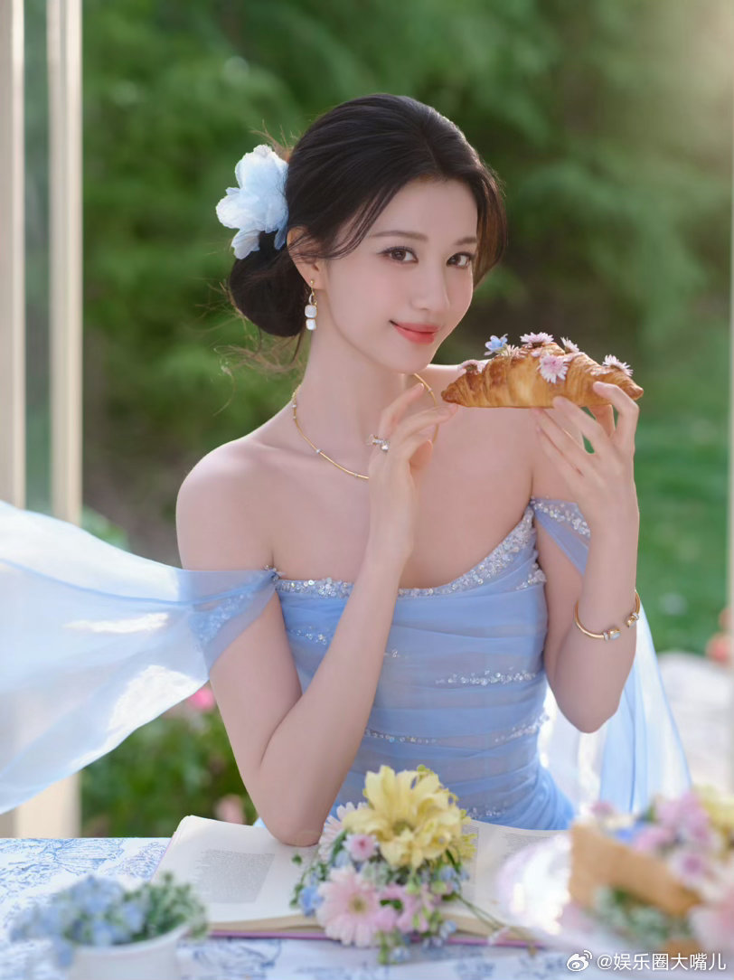 王楚然真不把我们当外人王楚然你别太离谱！好好的大美女不当，非要当搞笑女，衣服里