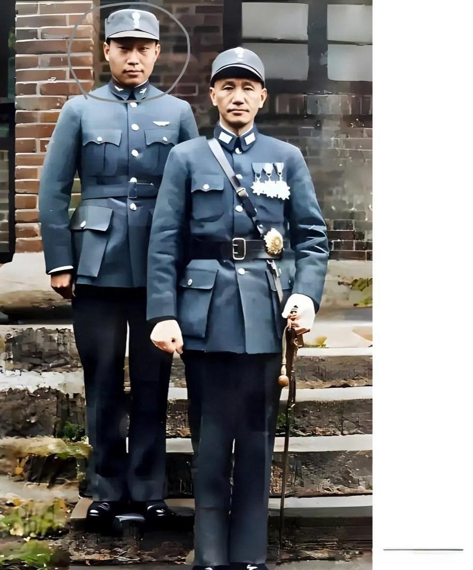 这才是1945年蒋中正在重庆的真实样貌，都看看吧！这可不是演戏，也并非电视剧里的