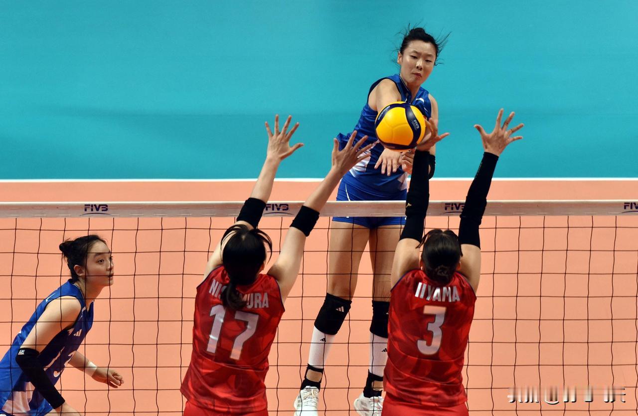 国青女排实力碾压日本队北京时间8月11日20点，东亚女排锦标赛，国青女排迎战日