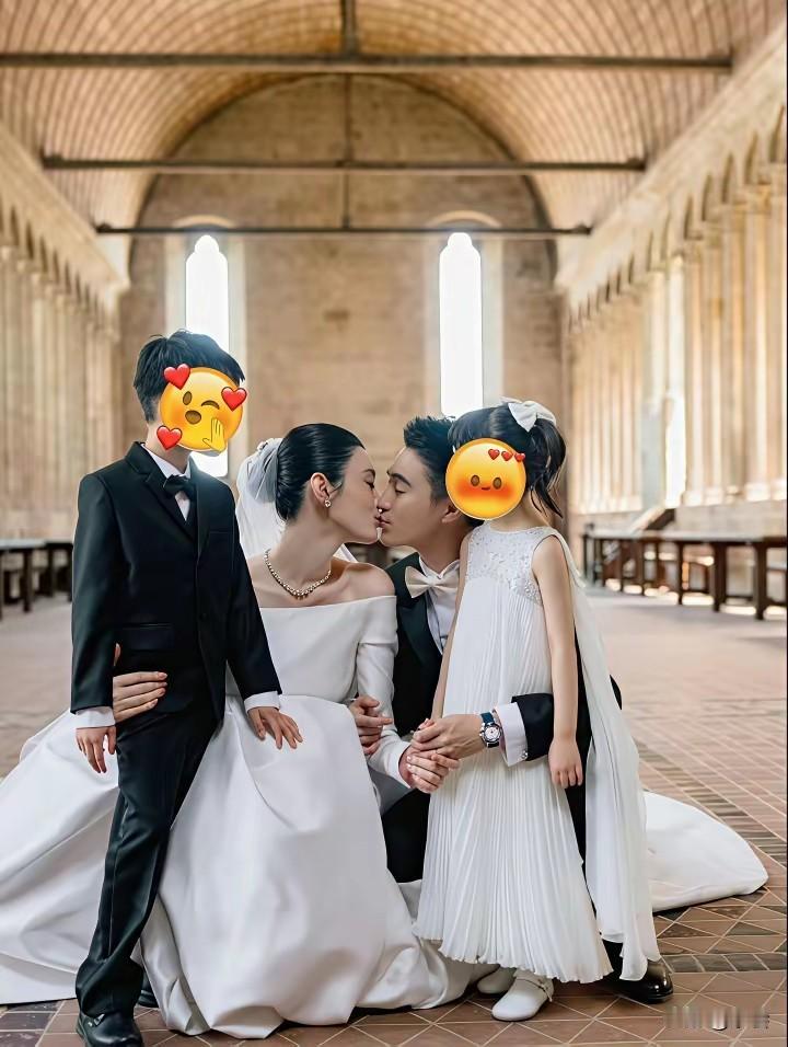 奚梦瑶哄娃方式太凡尔赛了！女儿哭了，别人家妈妈：买糖哄～奚梦瑶：直接上手爱马仕