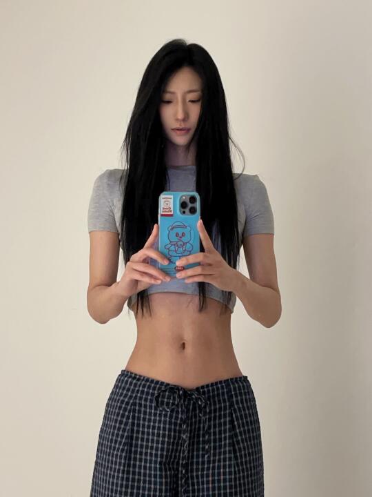 身高175体重45kg 小麦色女孩 理想型身材 见人不如健身 马甲线 高妹穿搭