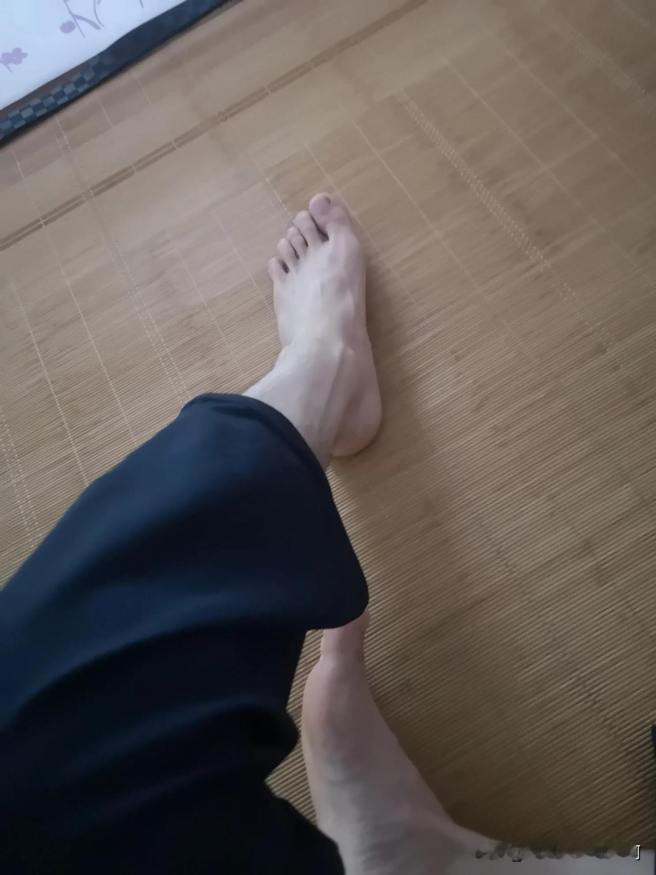 我穿十块一条的裤子，怎么和你比呢