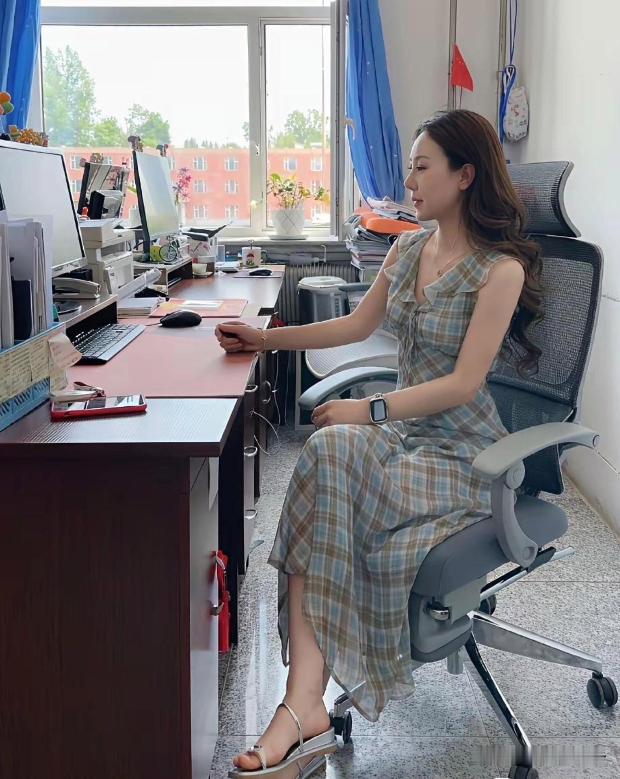 怪不得体制内剩女太多了我表姐今年34，在区政府上班，公务员，长得不丑，就是嫁不