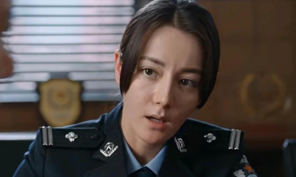 《利剑·玫瑰》第32集大结局预告，叶修明昏迷，吴斌控制了鼎顺，也控制了表嫂和芊