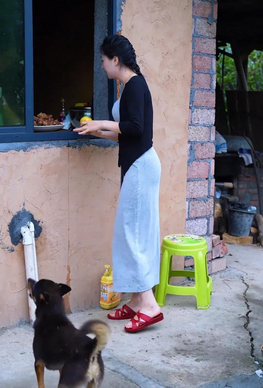 回来家的小姐姐，实现了水果自由。[玫瑰]​​​