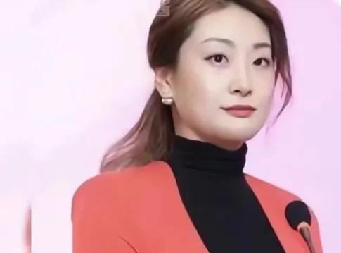 《宗家大战：宗馥莉的“完美棋局”》最近，宗家大战可谓是网络上的热门话题，而