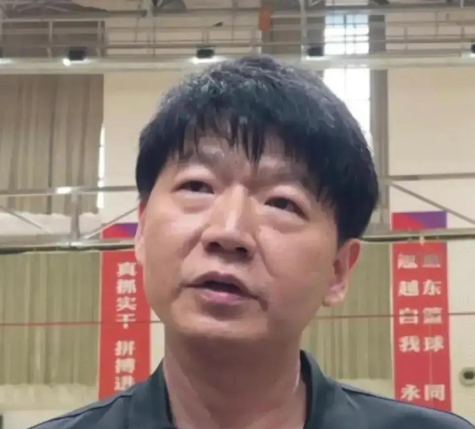 别再怪球员了！CBA三大争议教练，正在用同一个“自杀式”战术拖垮球队。你看