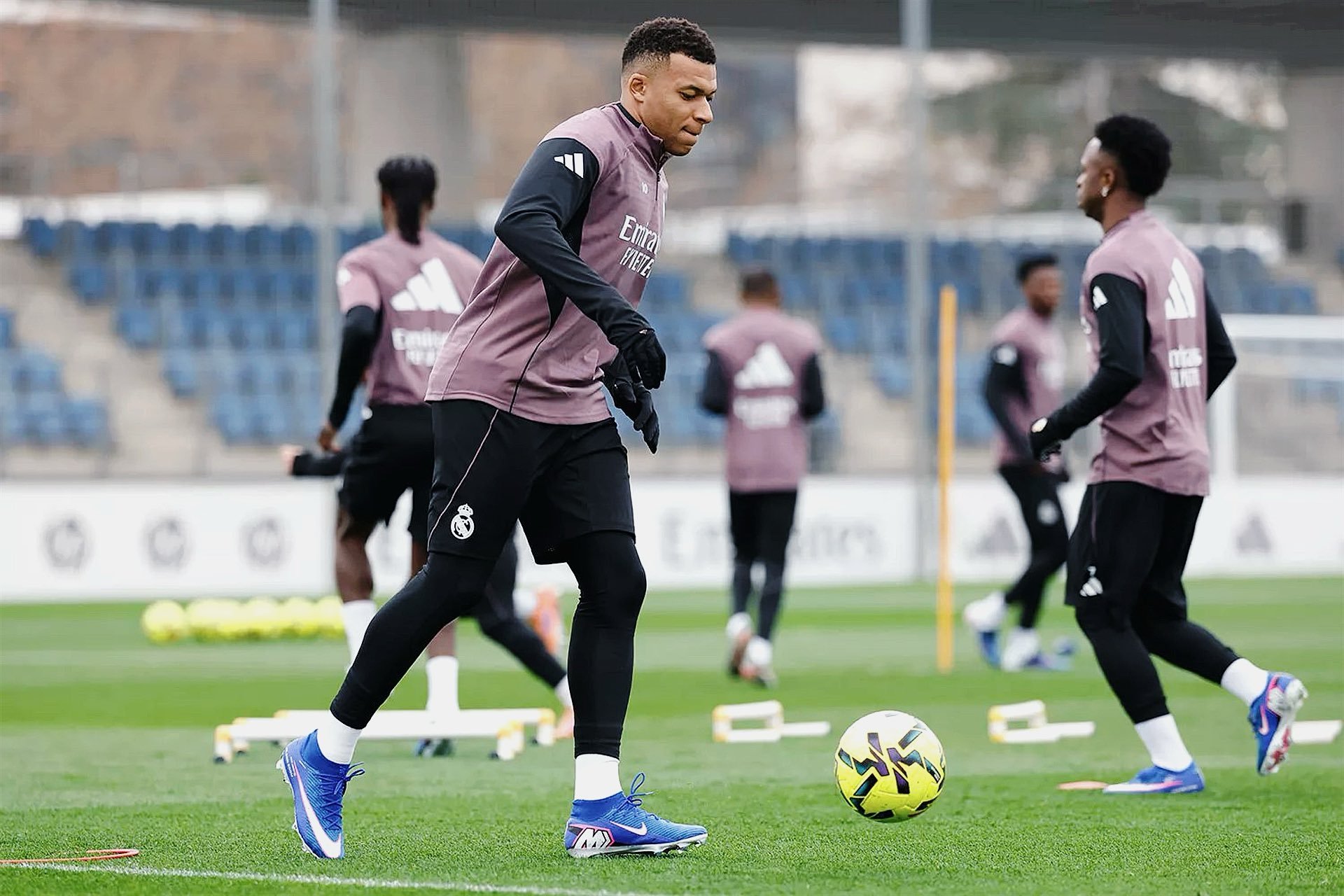 第一次看姆姆穿这件衣服，好像：