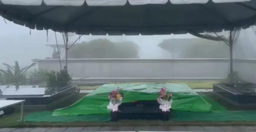有种说法是一个人出生的时候如果狂风大雨，那么她结婚，或者安葬都是一样的。说明这