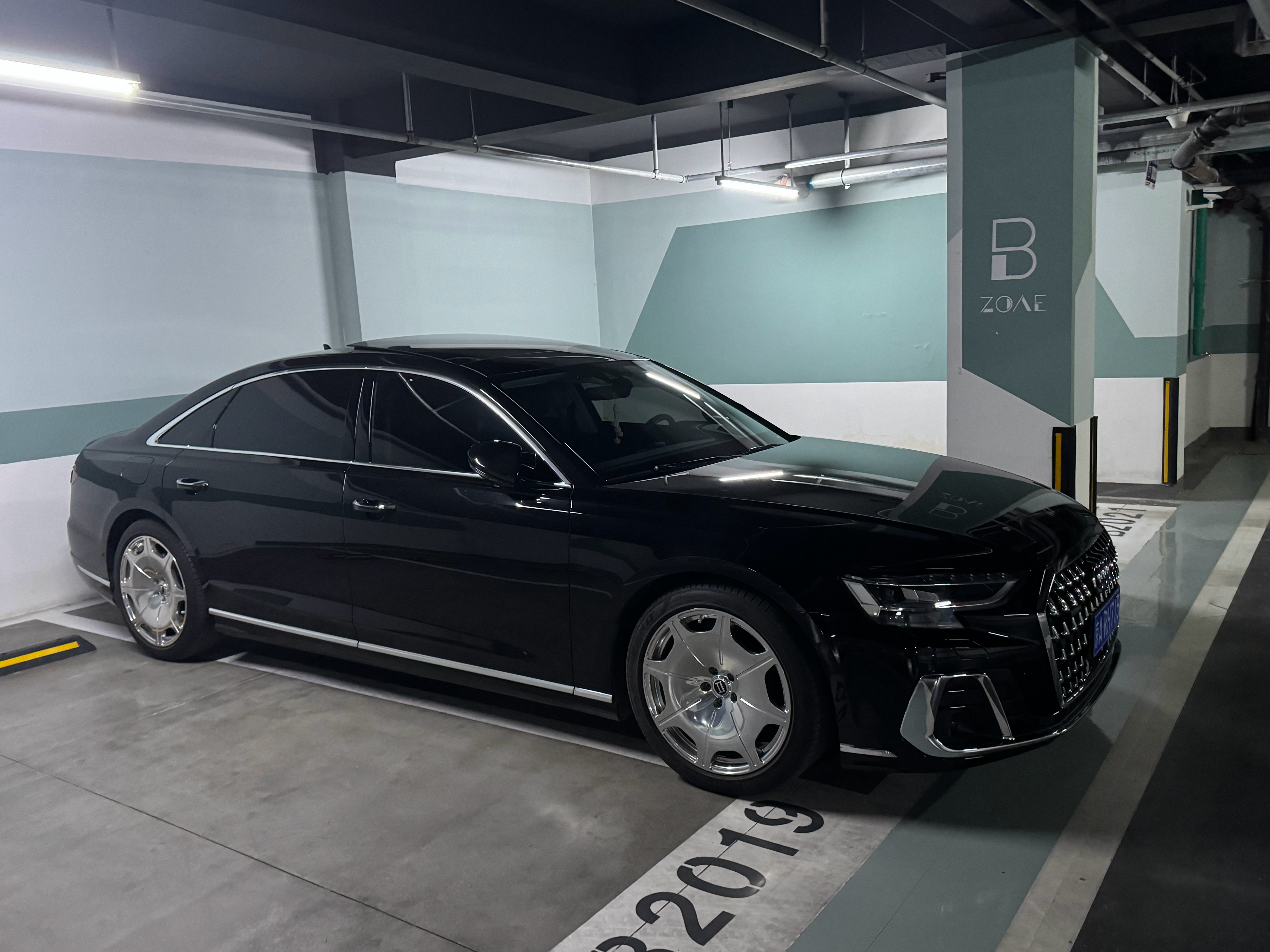 隔壁邻居买了个霍希，停在隔壁车位了我是不是得抓紧了[滑稽笑]李楠说道李楠