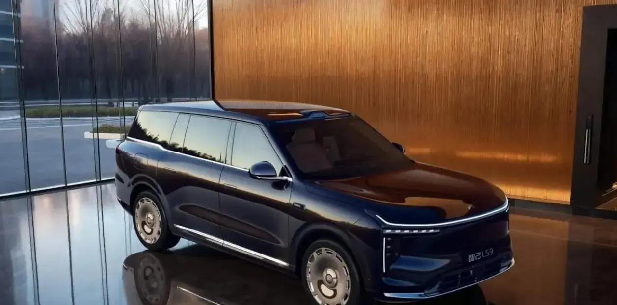 春节出行，选择技术核武智己LS9的三大理由：（1）不再为拥堵街