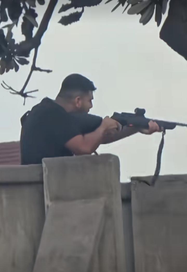 澳大利亚海滩枪击案嫌犯是父子？昨天突发的澳大利亚悉尼海滩枪击案已造成1