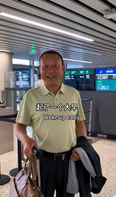我现在在广州白云机场，今天早上起了一个大早，马上要坐8点多的航班到新加坡。天