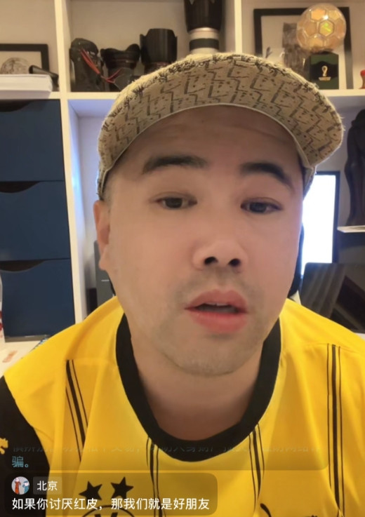 在说到武汉三镇最后获得的那粒点球，媒体人徐江表示这个球有点勉强了，作为后卫来说我