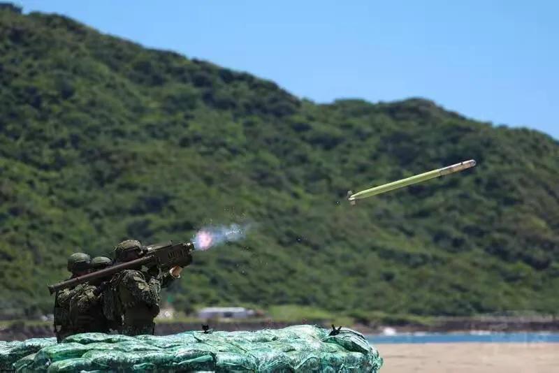 尽管美国政府暂时搁置了140亿美元对台军售案，但近期美制武器源源不断向台湾交付。