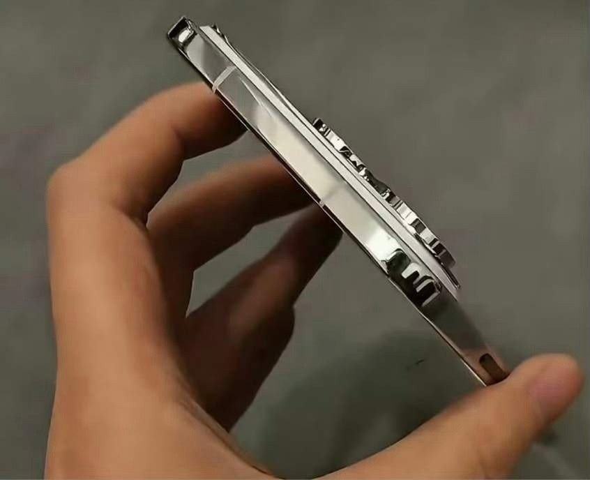 小米17Air工程机曝光，5.5mm/160g却塞进第五代骁龙8至尊、定制极窄