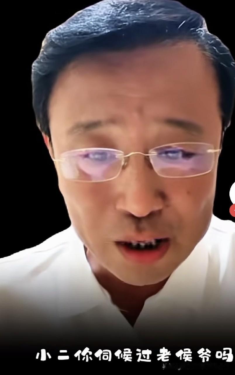 郭德纲大师哥贾伦直播被叫小二，一句话堵死所有人想拜师侯耀文当郭德纲师弟的奢望！