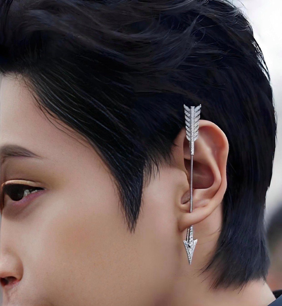 果然是贫穷限制我的想象，张若昀这个耳钉价值是十四万…​​​