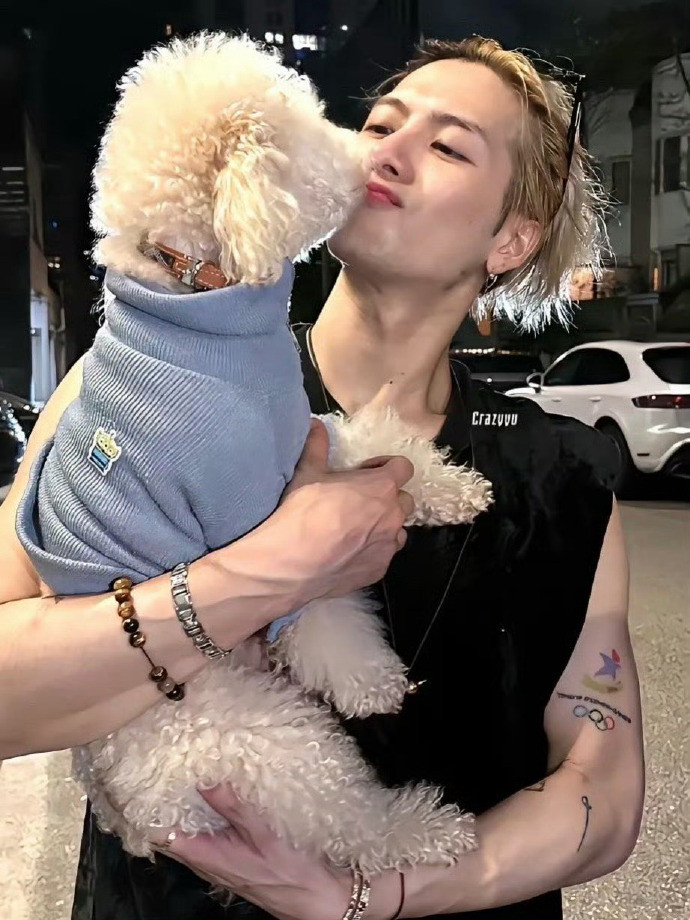 王嘉尔采访也太敢说了吧，没有一点偶像包袱，王嘉尔还透露自己会做热玛吉等提拉项目来