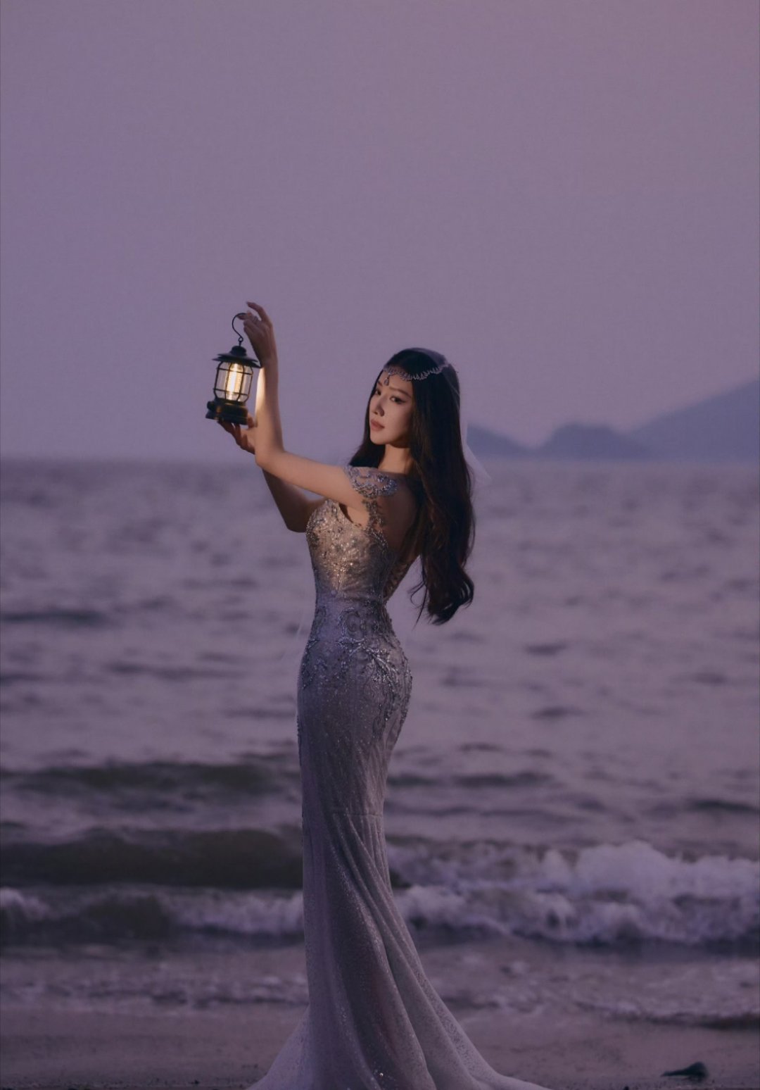 王鹤润在海边拍摄冷不冷呀姐姐姐姐完全就是神女降世海之女神期待今晚尖叫之夜啦