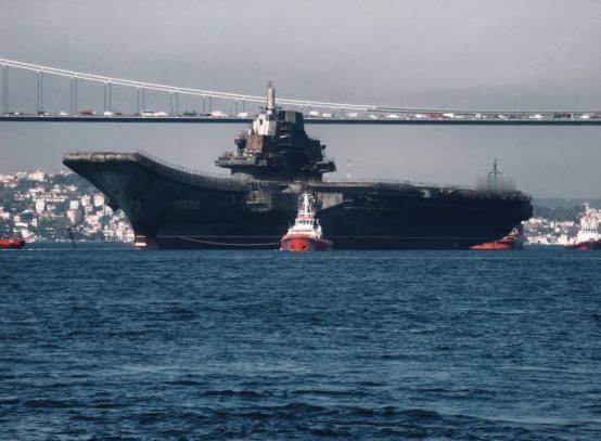 2002年3月3日，历经艰难险阻，它终于停靠在了大连内港西区！它的到来非常困难，