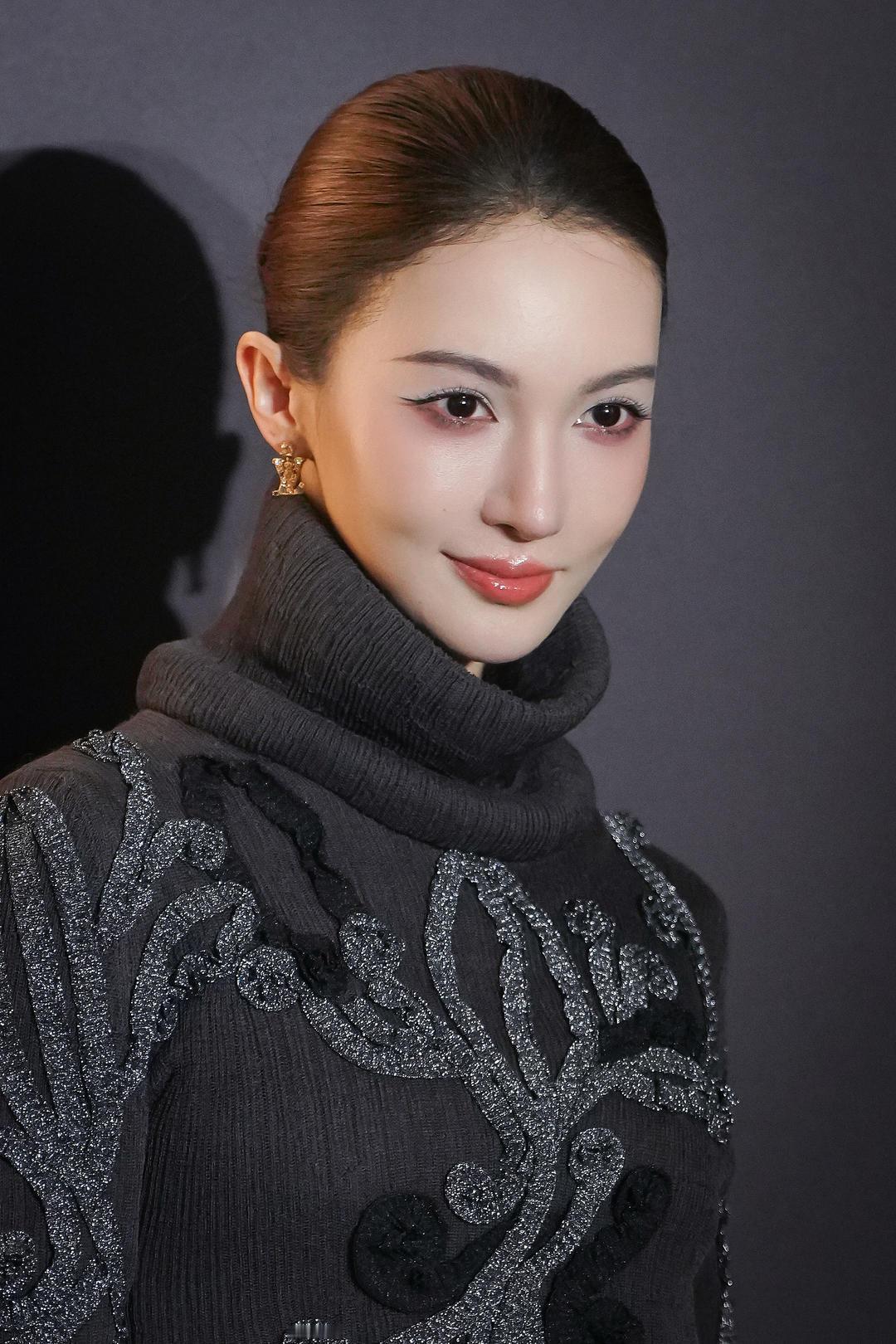 丑闻炸锅！藏不住了！1月29日14时11分四川消息，演员金晨被曝2025年3月