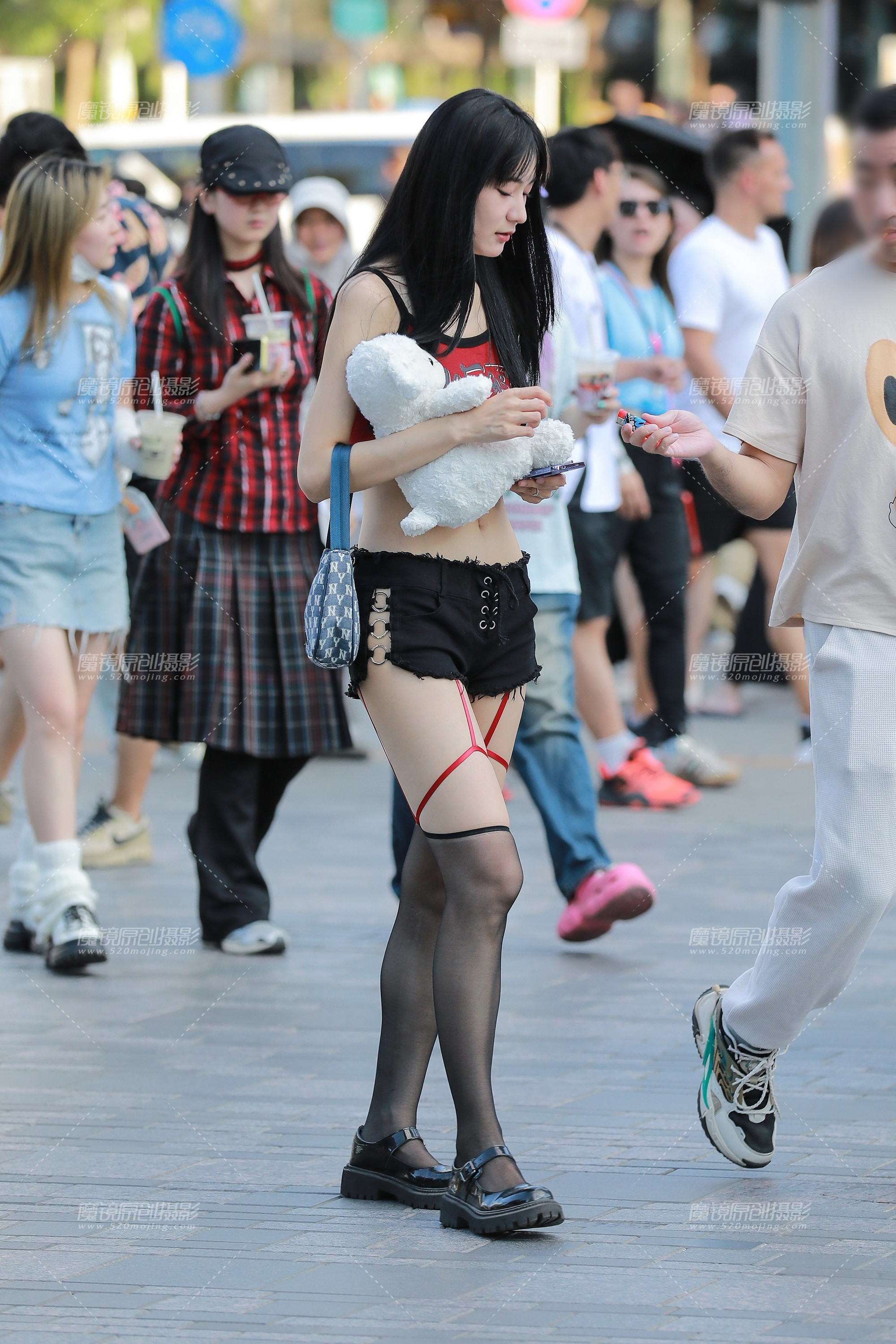 短裤小姐姐