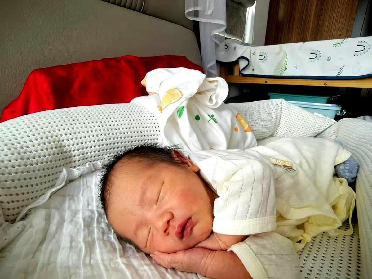 女儿前几天生了小宝宝叫我来待侯她做月子，可来到她家没几天感觉就象度日如年！原
