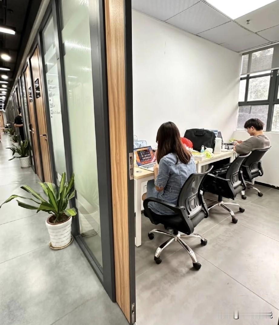 是不是只有我们这么累[哭哭]公司一个90年的宝妈，被确认得了甲状腺癌，只请了一个