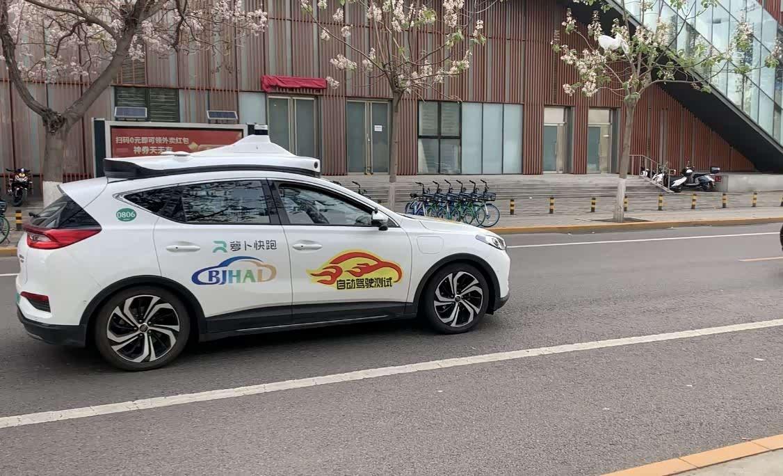 国内2924万司机哭了！无人车出海不是野心是逃亡国内武汉投400台萝卜快跑，