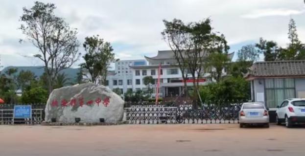 "是走投无路了吗？"云南楚雄，高三教师，压缩个人休息时间，为月考出题，兢兢业业，