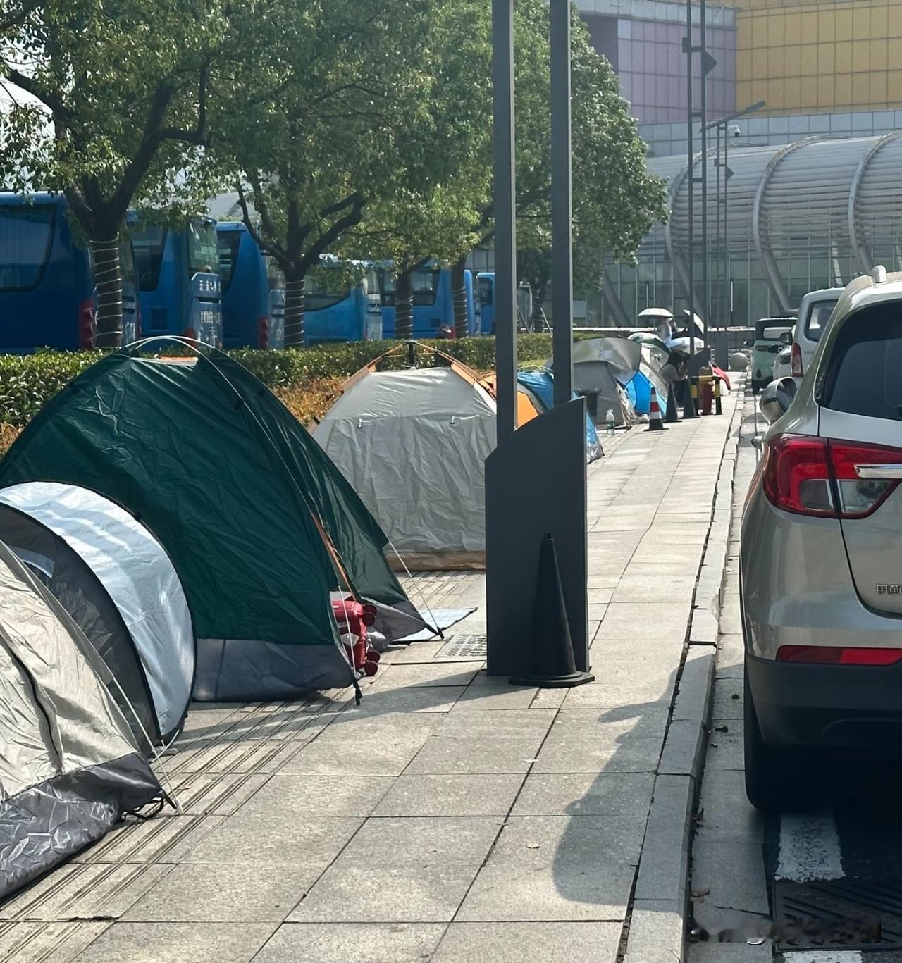 我正式决定了！以后出门旅行就跟酒店说拜拜了！几百块块买个顶配帐篷，比节假日价