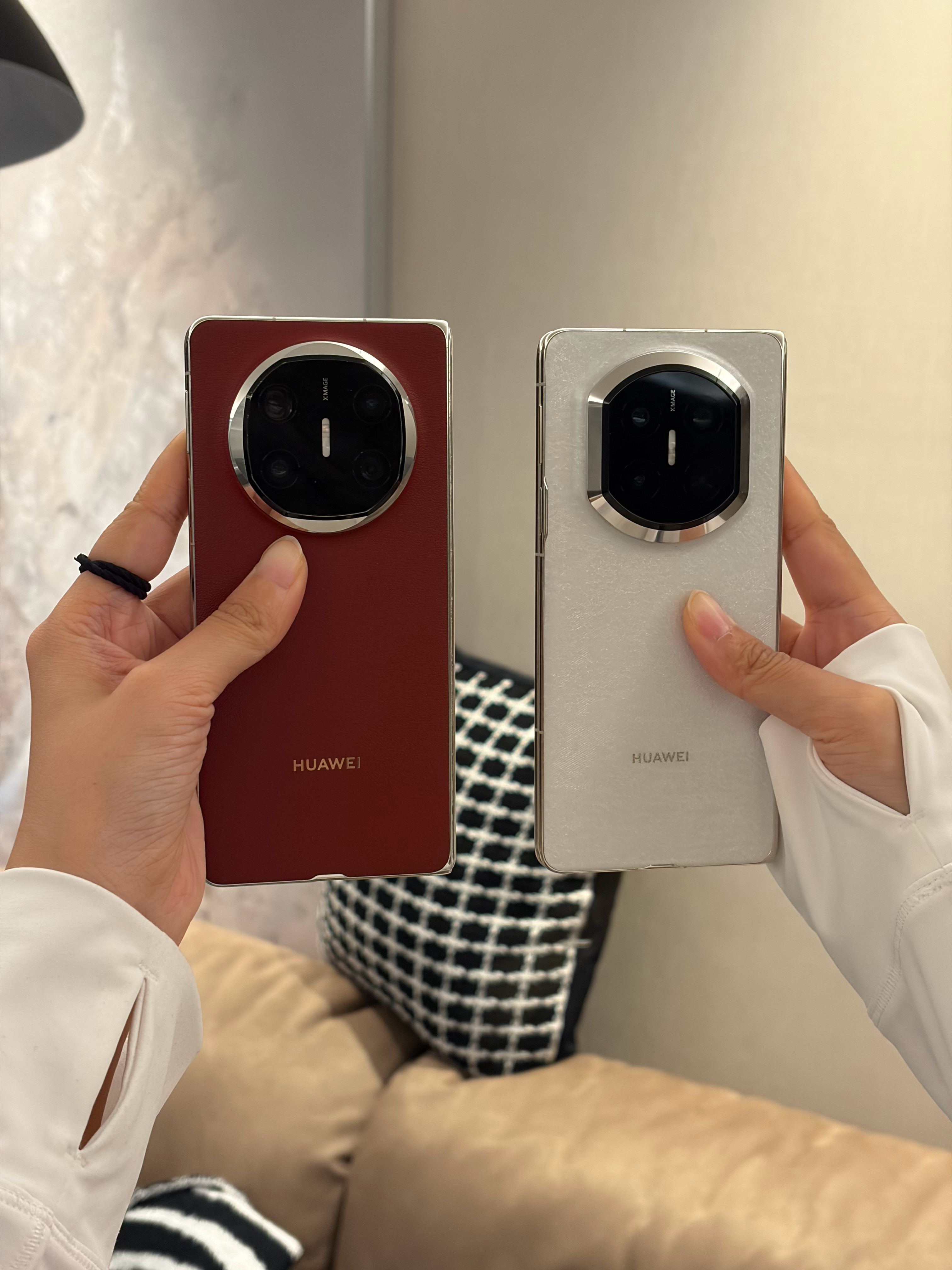 这两天终于有空帮美丽把手机换了华为MateX6换MateX7她从来不升