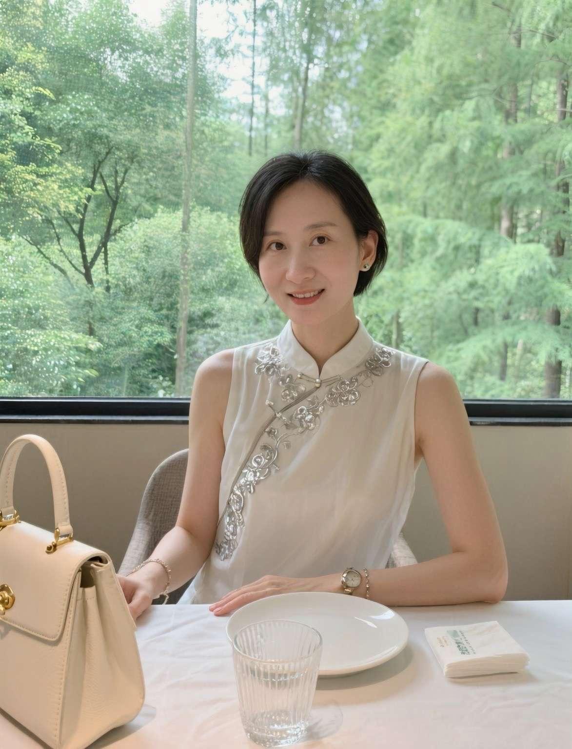 优雅老阿姨成熟稳重的美女你喜欢吗?
